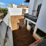 Casa térrea com 5 dormitórios, sendo 2 suítes.