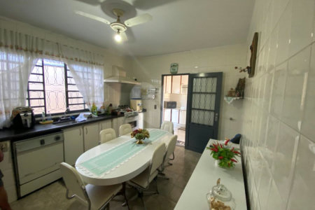 Vende-se excelente casa térrea próximo ao Estadio do Zuzão