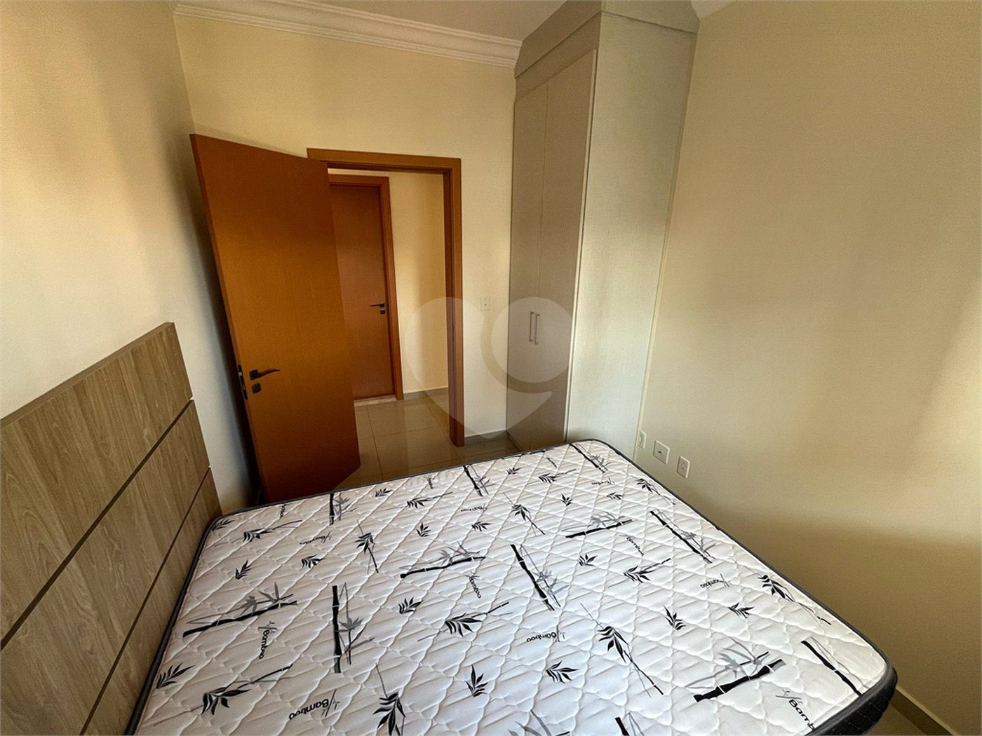 Apartamento mobiliado com 2 dormitórios sendo 1 suíte