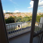 Apartamento no Condomínio Parque dos Jacarandás.