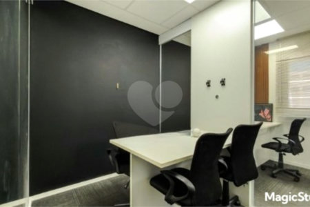 Sala comercial com 35m², 1 vaga, 1 banheiro, à venda na Barra Funda.