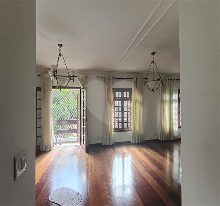 SOBRADO DE 426,0 M² COM 04 SUITES, SALÃO DE FESTAS, 06 VAGAS,06 BANHEIROS E PISCINA PARA LOCAÇÃO OU VENDA NO BARRO BRANCO