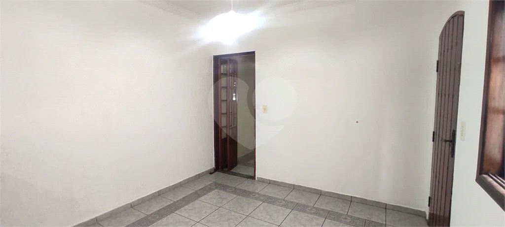 Casa com 180m², 3 dormitórios, 1 vaga, à venda na Vila Scarpelli em Santo André.