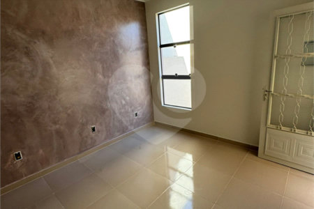 Casa com 02 Dormitórios á venda, em Cidade Aracy 2.