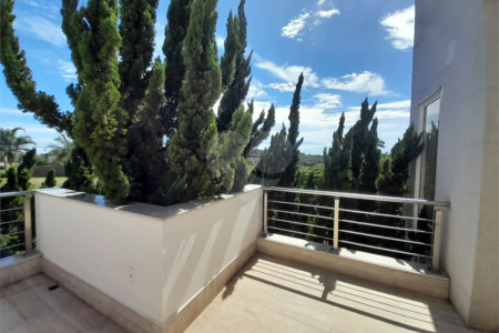 Casa à Venda no Condomínio Damha III – Elegância e Conforto para sua Família