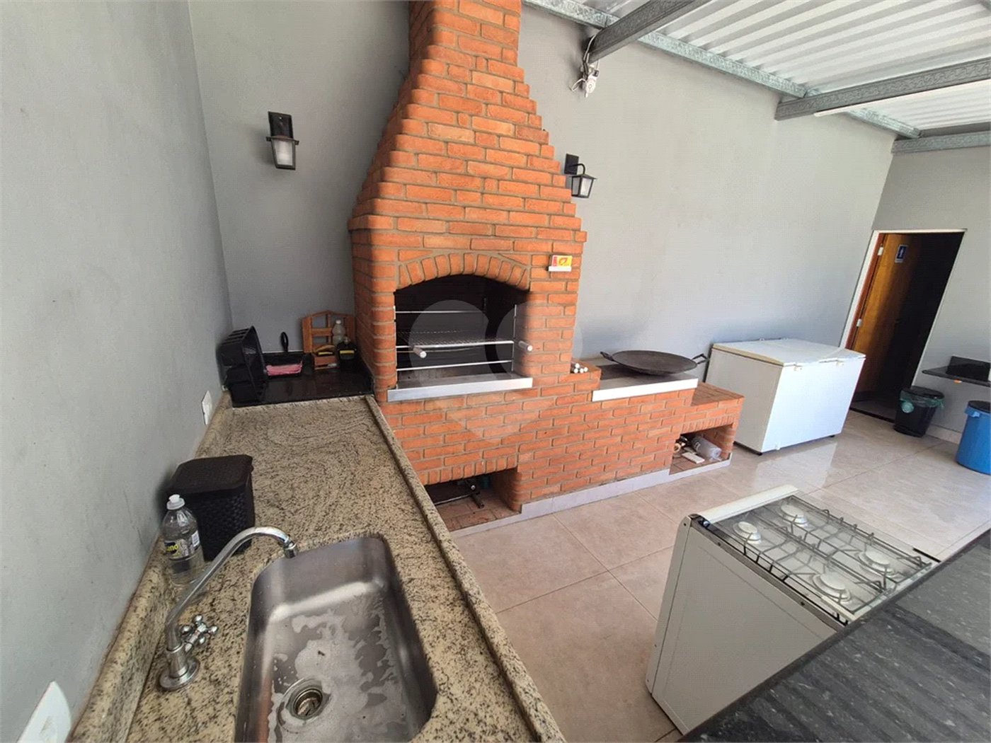 Dois imóveis em um terreno de 300 m² (12 x 25) - Com acesso independente