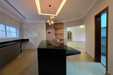 Casa à venda com 4 suítes no condomínio Residencial Jardim Primavera, Louveira - SP