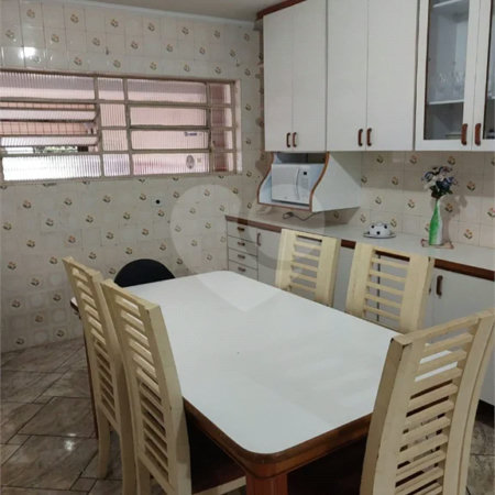 Sobrado à venda com 212 m², 2 quartos (suítes), 3 banheiros e 2 vagas de garagem, em São Caetano do Sul