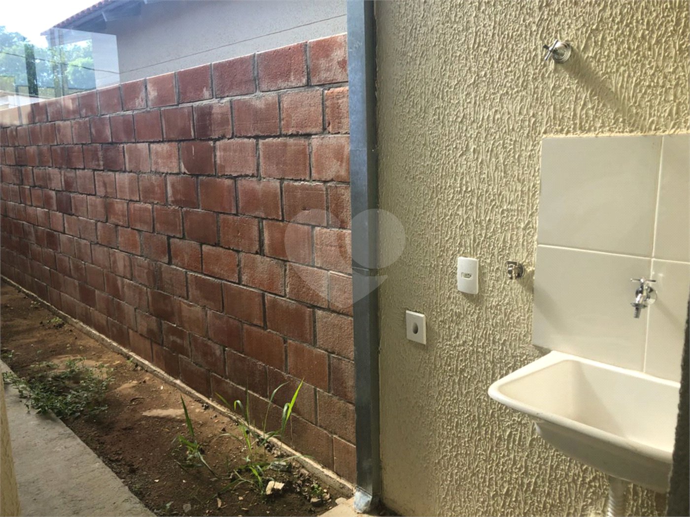 Casa térrea no Condomínio Bosques dos Jatobás