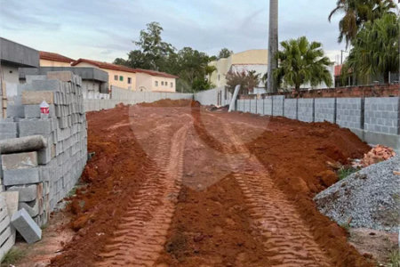 Em bairro nobre está o seu maravilhoso lote em Atibaia, Venha conhecer.