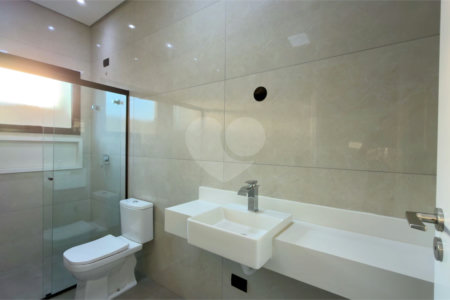 Casa térrea 3 dormitórios (3 suítes), espaço gourmet, piscina, 2 vagas garagem, condomínio fechado com ampla área lazer