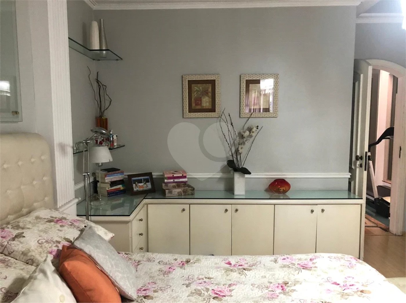 Sobrado com 363m² à venda no Alto da Moóca - 3 suítes e 6 vagas.