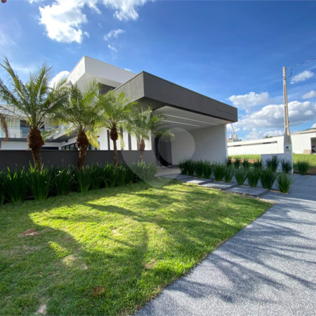 Casa à Venda no Condomínio Damha II