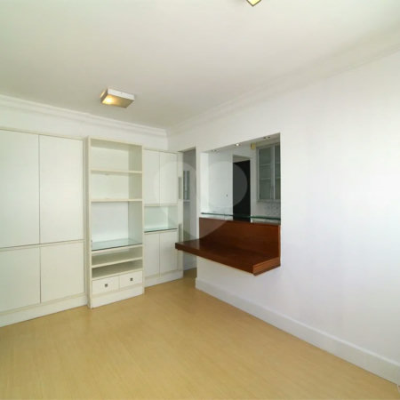 Apartamento à Venda em Moema com 1 Dormitório e 1 Vaga de Garagem