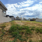 Lote à Venda em São Carlos, no Condomínio Villeneuve I