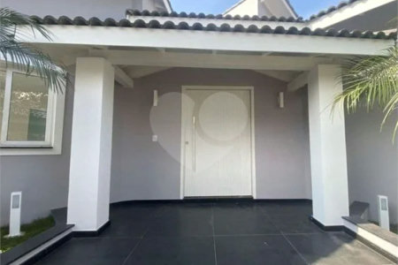 Casa à venda no bairro Dos Casa, em São Bernardo do Campo, com 280 m², 4 dormitórios, 3 suítes, 4 vagas, hidromassagem e fácil acesso às principais rodovias.