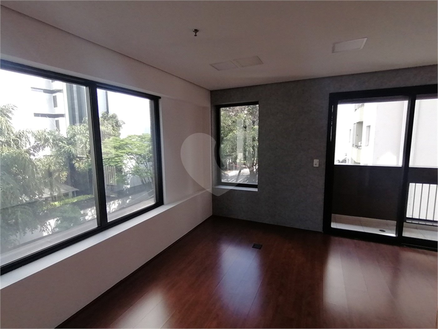 SALA COMERCIAL TOP, VENDA OU LOCAÇÃO, METRÔ VERGUEIRO COM 28,76m2