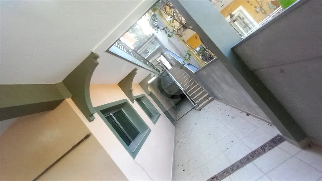Sobrado no Tremembé com 5 dormitórios, 3 suites com hydro, closed, e varanda, sala ampla , com varanda,, quintal, 6 vagas! Abaixo da avaliação.