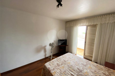 Casa Térrea com 3 suítes, sendo 1 suíte master.