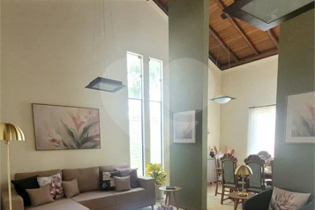Casa Exclusiva com Pé-Direito Alto e Área Gourmet no Jardim Paraíso