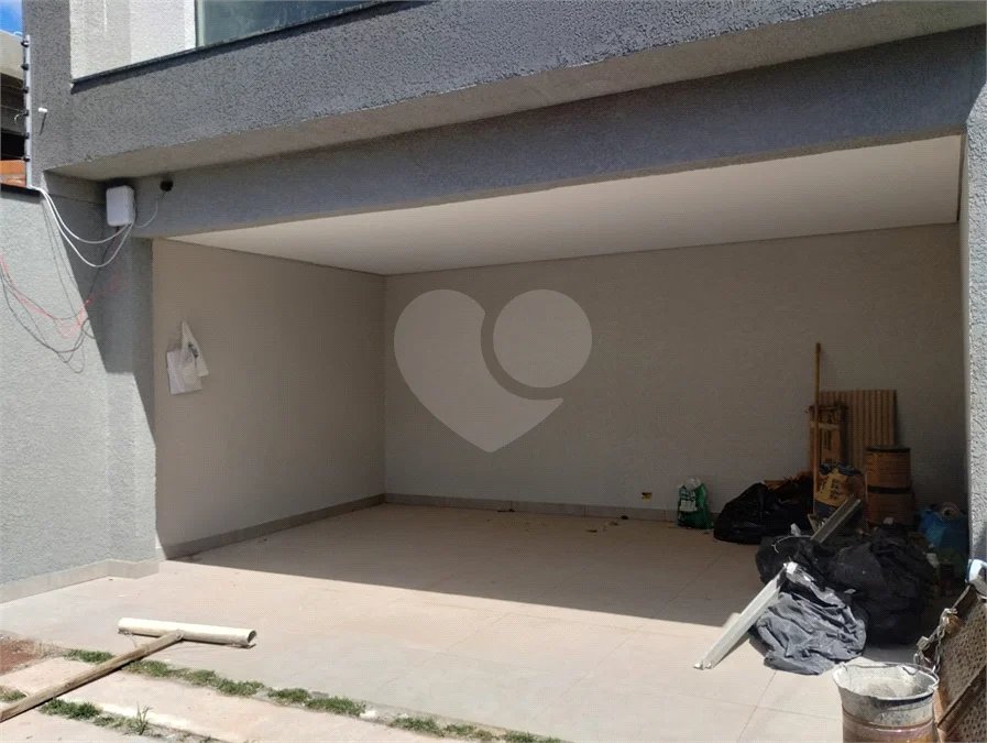 Casa em Atibaia com 3 dormitórios (1 suíte), sala 2 ambientes, piscina, 2 vagas de garagem, aceita financiamento