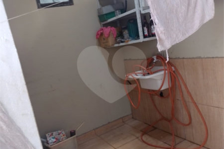 Casa térrea para venda, com 3 dormitórios, sendo 1 suíte.