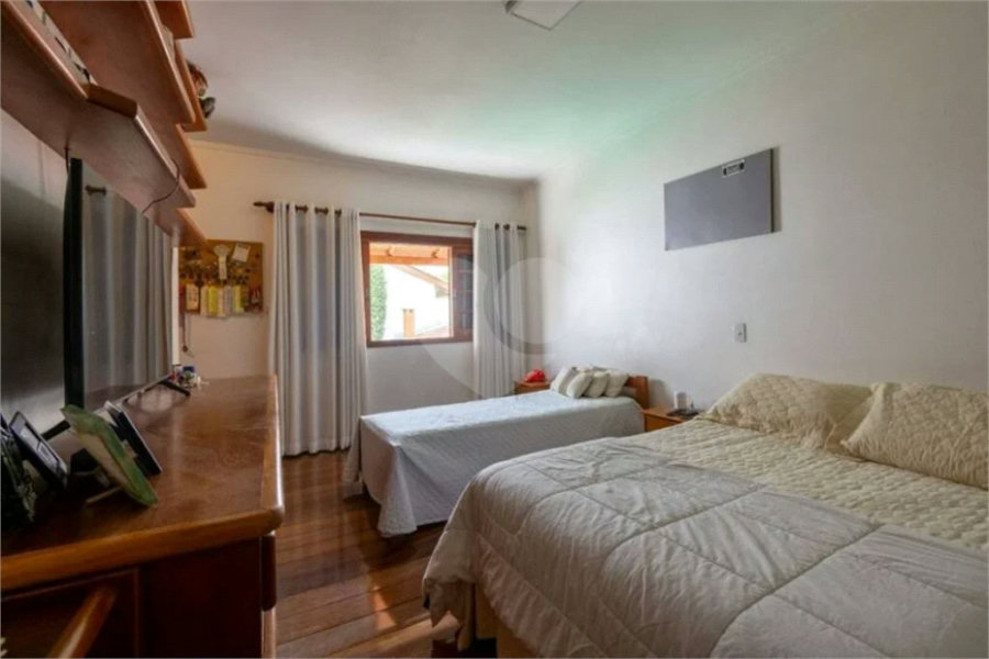 SOBRADO A VENDA NO TREMEMBÉ - 3 DORMS. (1 SUÍTE) E 5 VAGAS