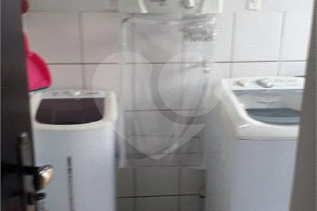 Sobrado com 3 dormitórios, sendo 2 suítes, uma delas master.