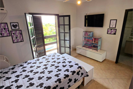 Indaiatuba- Vale das Laranjeiras - Vista dos fundos para o lago - Casa assobradada - 3 pisos, 4 quartos, 2 suítes, uma com hidro ,escritório, sala 3 ambientes, lareira, lavabo,cozinha ampla, despensa, lavanderia, churrasqueira, forno pizza, 6 wcs, piscina, jardim despensa, garagem, segurança