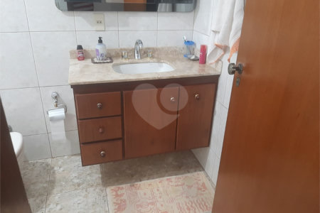 Bela casa com boa localização no bairro Portal do Sol