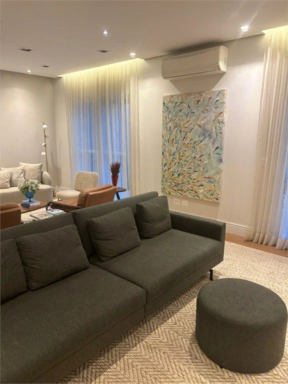 Apartamento com 4 dormitórios