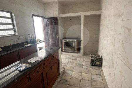 Casa com 70m², 3 dormitórios, sendo 1 suíte, 4 vagas, à venda no bairro do Ipiranga.