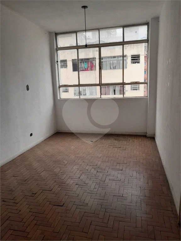 Kitnet Compacta na Liberdade – 33m² | Portaria 24h | Aceita Pets