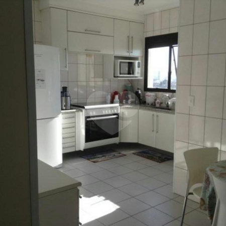 3 quartos, sendo, 2 suítes e 4 vagas de garagem