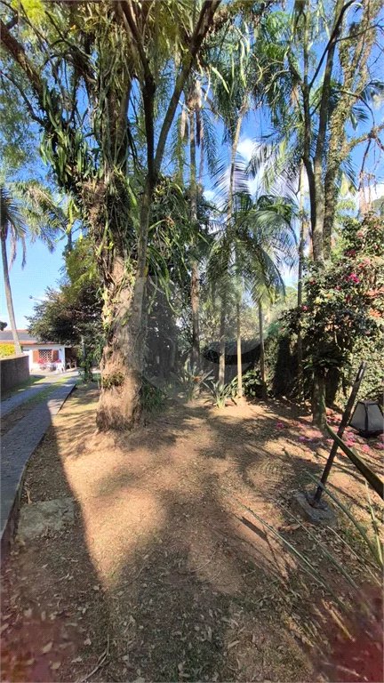 Casa com Piscina, Sauna e Edícula em Rua Arborizada no Tremembé