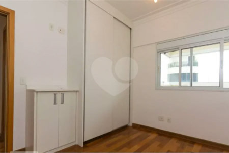 Cobertura duplex à venda na Mooca de 277m² com 3 dormitórios, 1 suíte e 3 vagas.