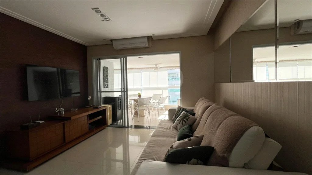 Apartamento à venda com 3 quartos, sendo 2 suítes,  em Riviera de São Lourenço, Bertioga, SP