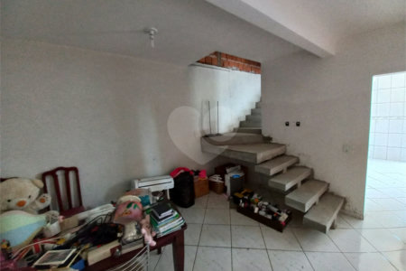 Sobrado no Jd Medeiros.