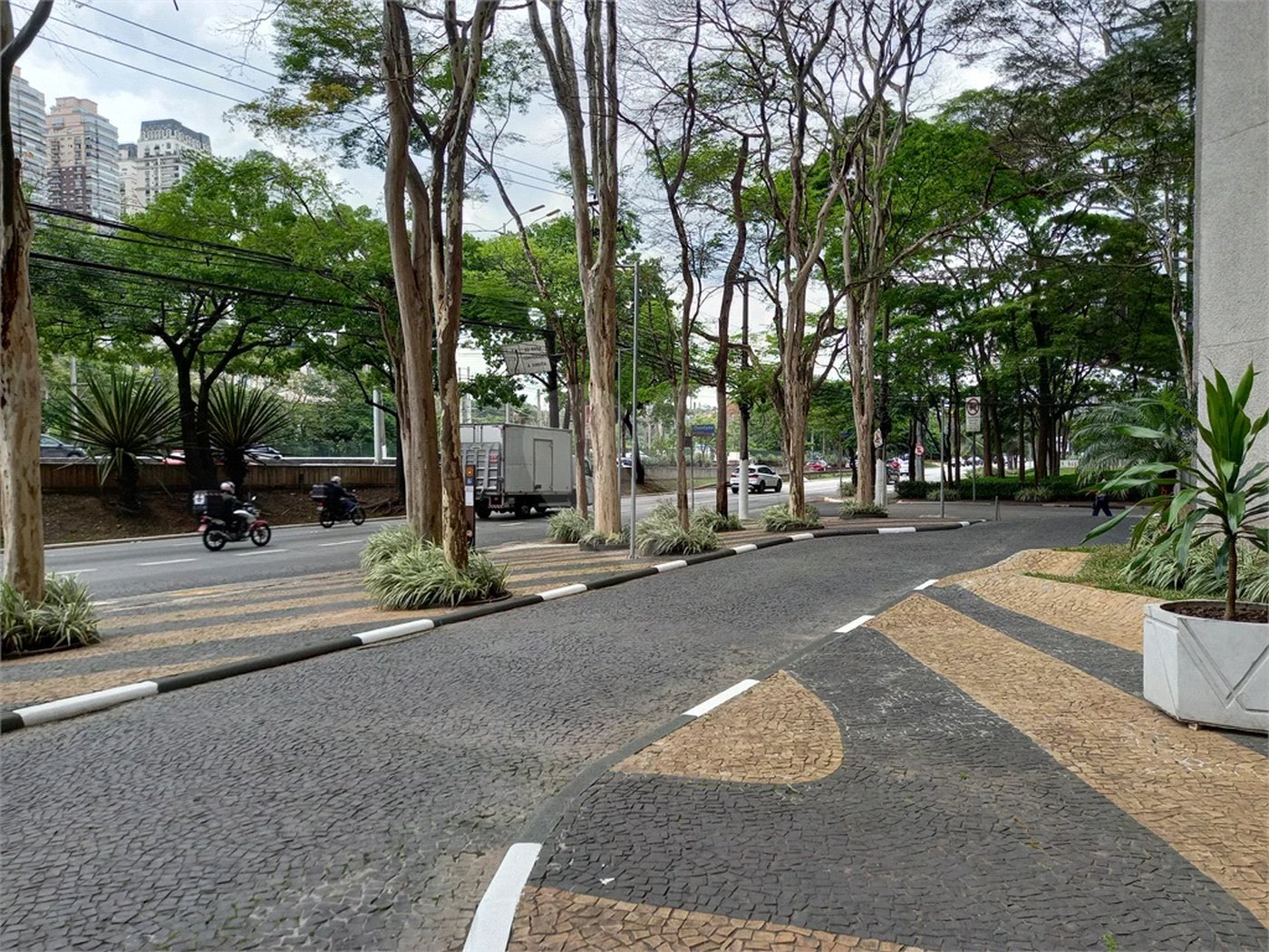 SALA COMERCIAL - BERRINI EXCELENTE PARA CONSULTÓRIOS E ESCRITÓRIO