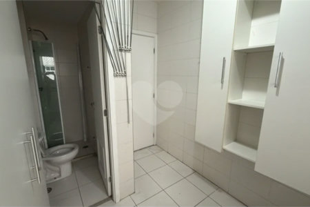 Apartamento de 155 m² com 4 dormitórios, varanda e 2 vagas de garagem. Condomínio com piscinas adulto, infantil e aquecida, lazer e portaria 24 horas.