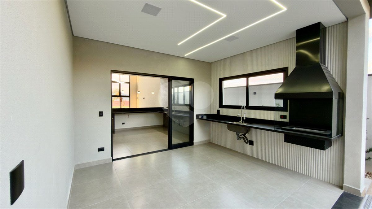 Casa térrea 3 dormitórios (3 suítes), espaço gourmet, piscina, 2 vagas garagem, condomínio fechado com ampla área lazer