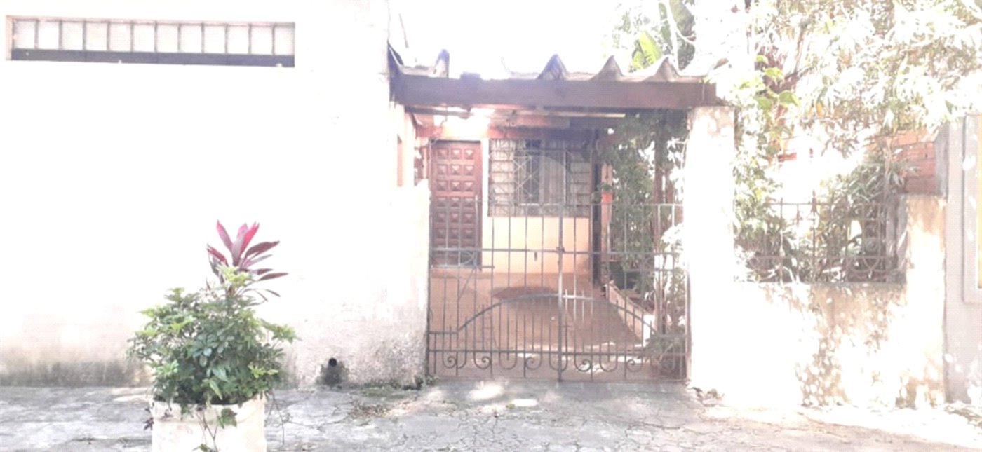 Casa Térrea Ampla com 4 Dormitórios, Suíte e Quintal à Apenas 15 Minutos do Estação Tatuapé.