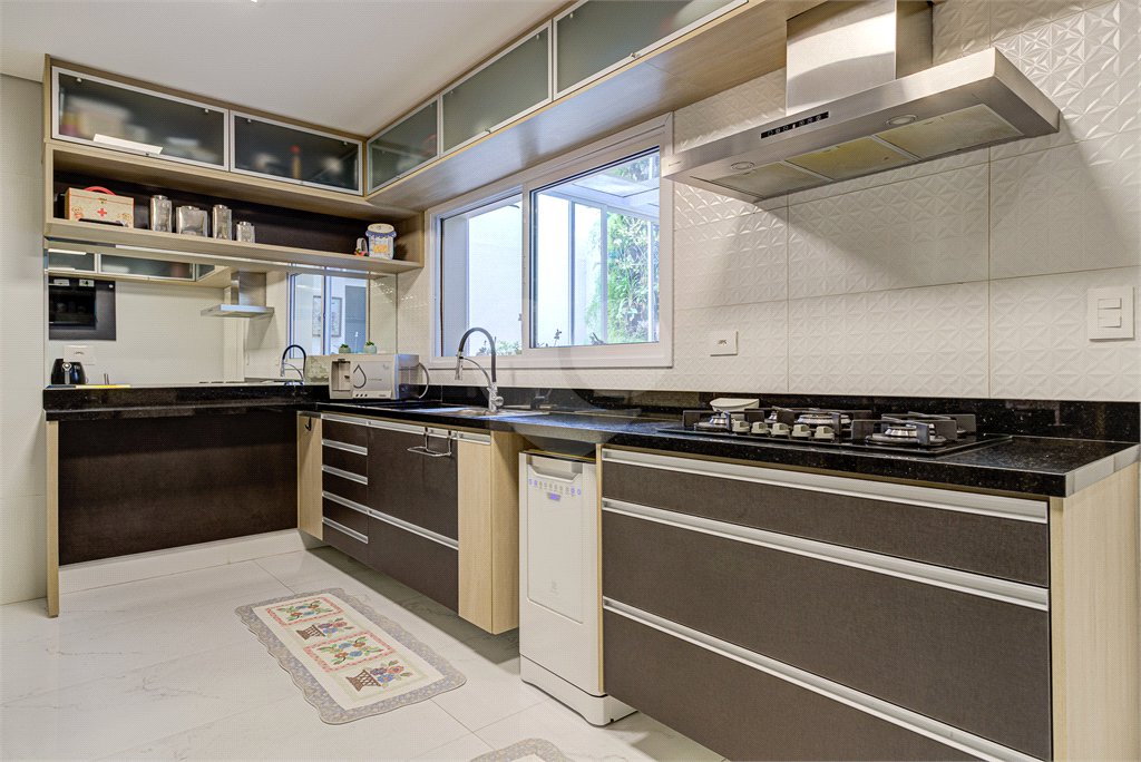 Casa à venda com 4 quartos, sendo 2 suítes, no condomínio Residencial Terras Altas, São Paulo - SP