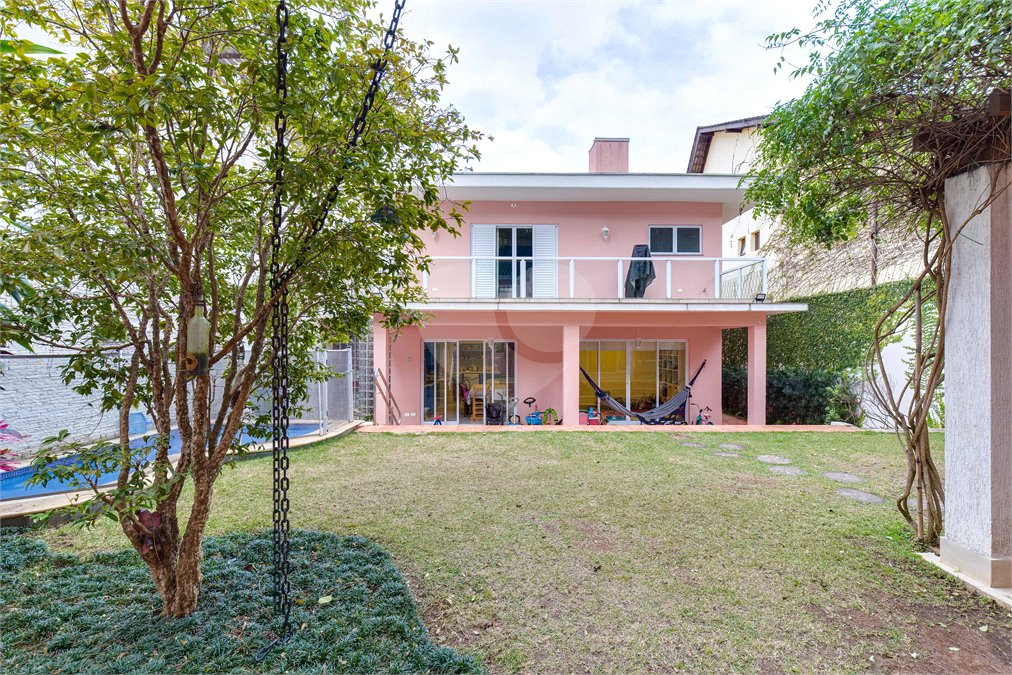 Casa à venda com 4 quartos, sendo 2 suítes,  em Alto da Boa Vista, São Paulo, SP