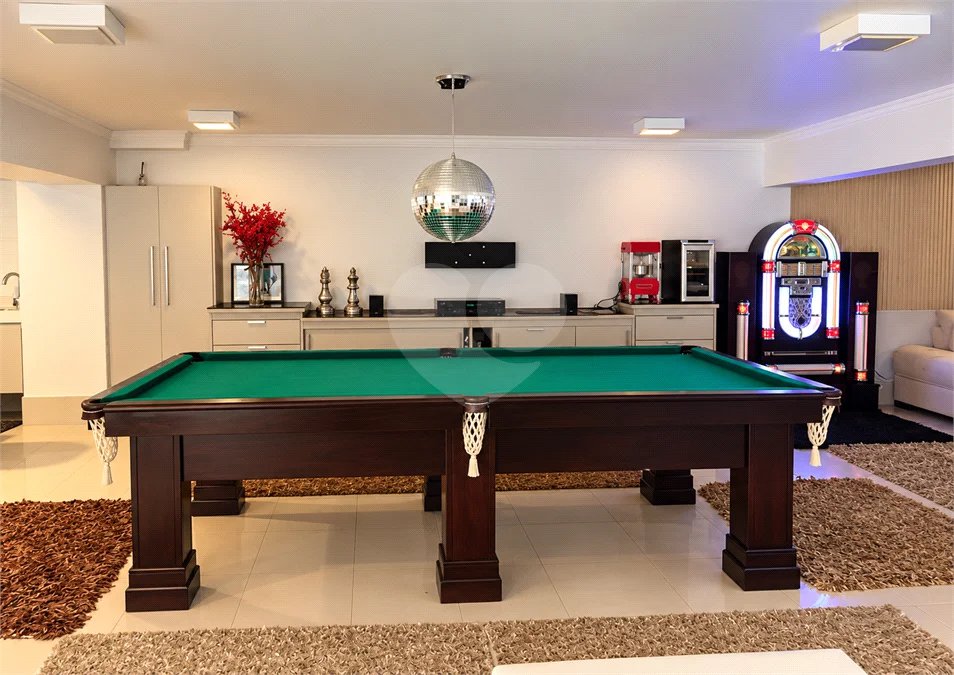Mansão de 800 m² no Swiss Park, em São Bernardo do Campo, com 4 suítes, piscina, área gourmet, sauna e lazer completo em condomínio de alto padrão.