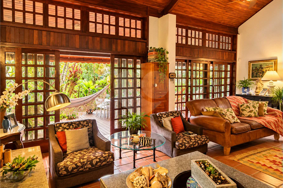 CASA DE ALTO PADRÃO A VENDA NA PRAIA DO GUAECÁ