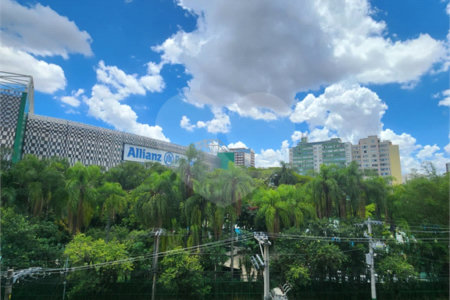 Sala comercial em frente ao Allianz Parque