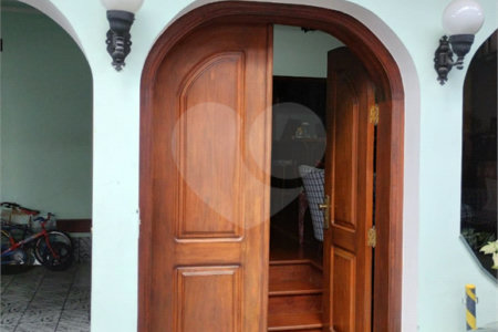 EXCELENTE IMÓVEL EM LOCALIZAÇÃO PRIVILEGIADA NO BAIRRO DO SOCORRO COM 05 SUÍTES.