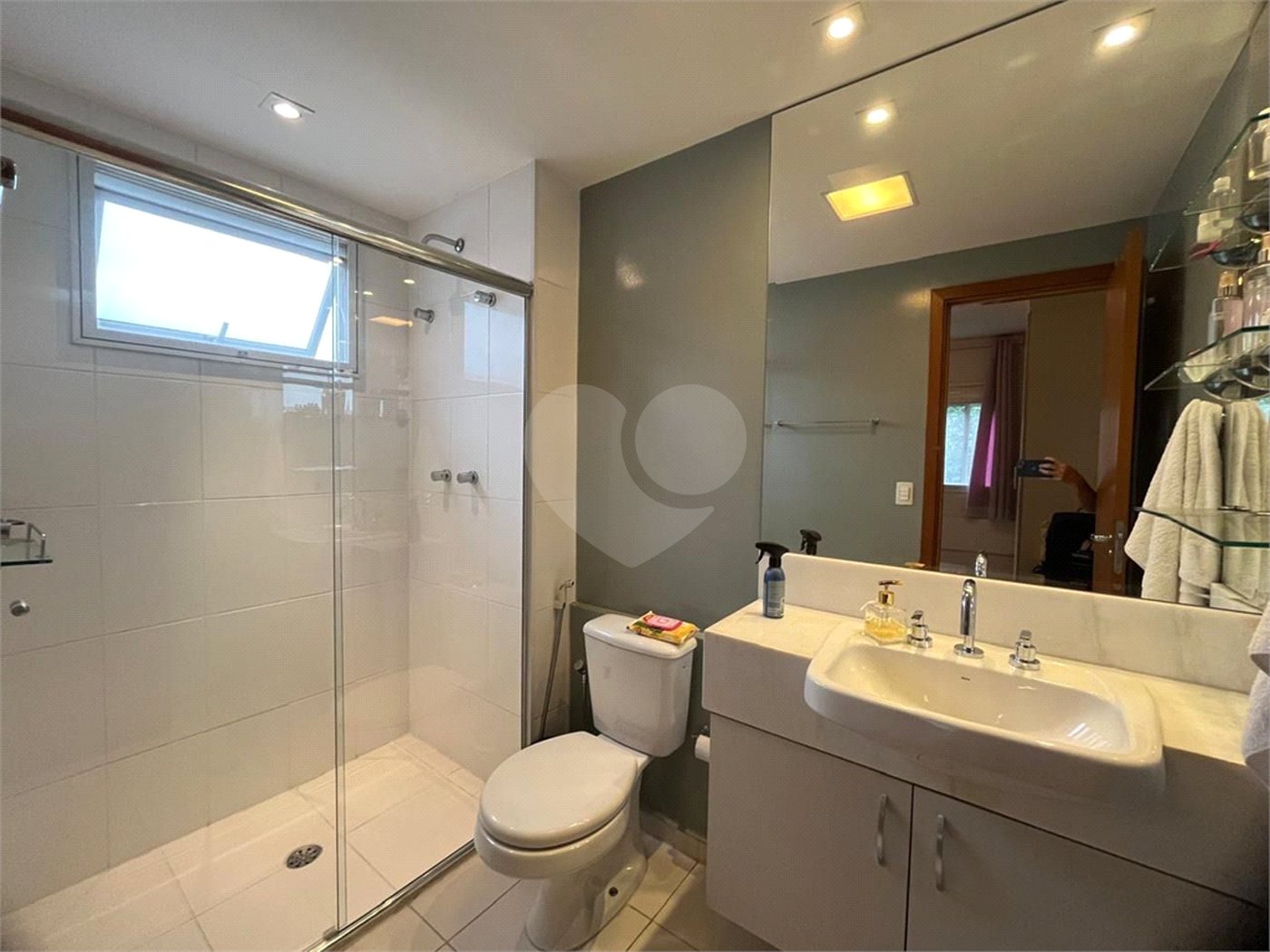 Apartamento á venda com 200m² - Bosque da Saúde