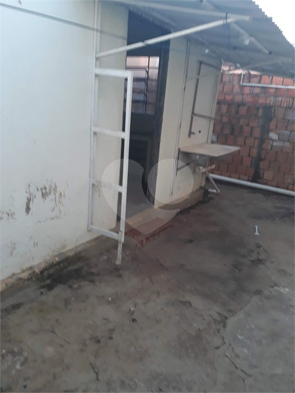 Casa térrea + Sala Comercial na Vila Prado.